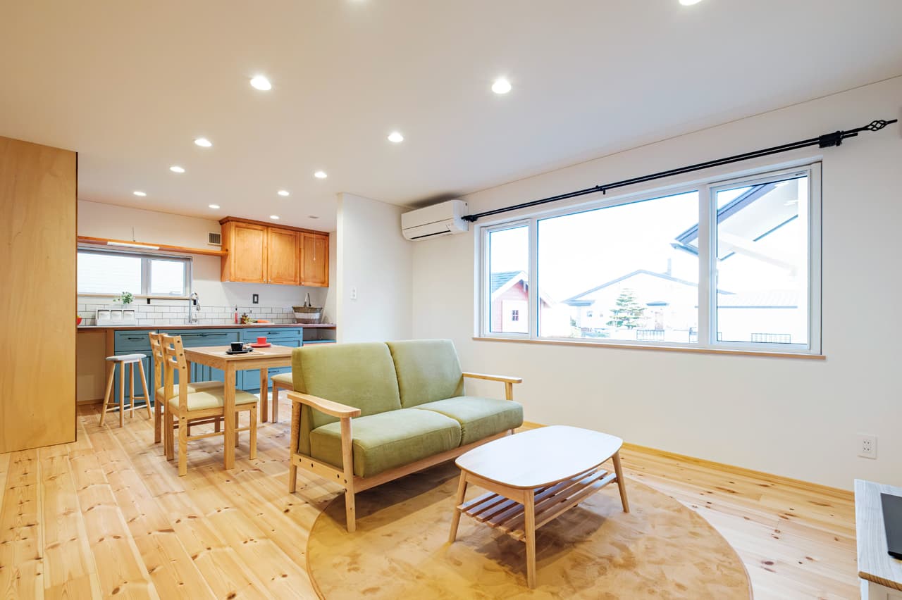 リビング・ダイニング ｜ ロフトが楽しい平屋 | emoie「エモイエ」