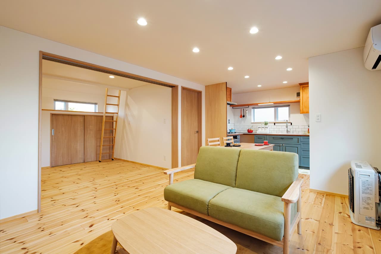 リビング ｜ ロフトが楽しい平屋 | emoie「エモイエ」