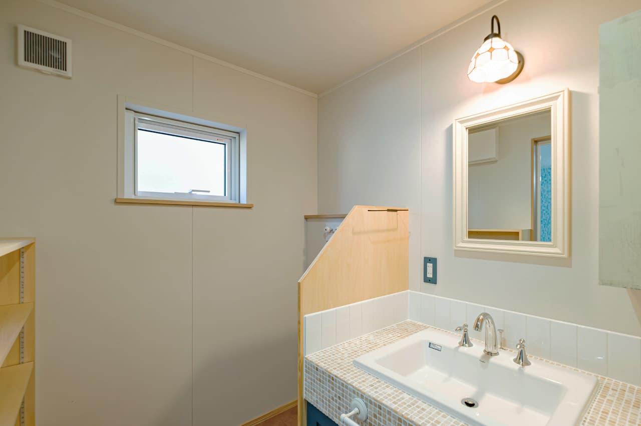 洗面脱衣室｜ ロフトが楽しい平屋 | emoie「エモイエ」