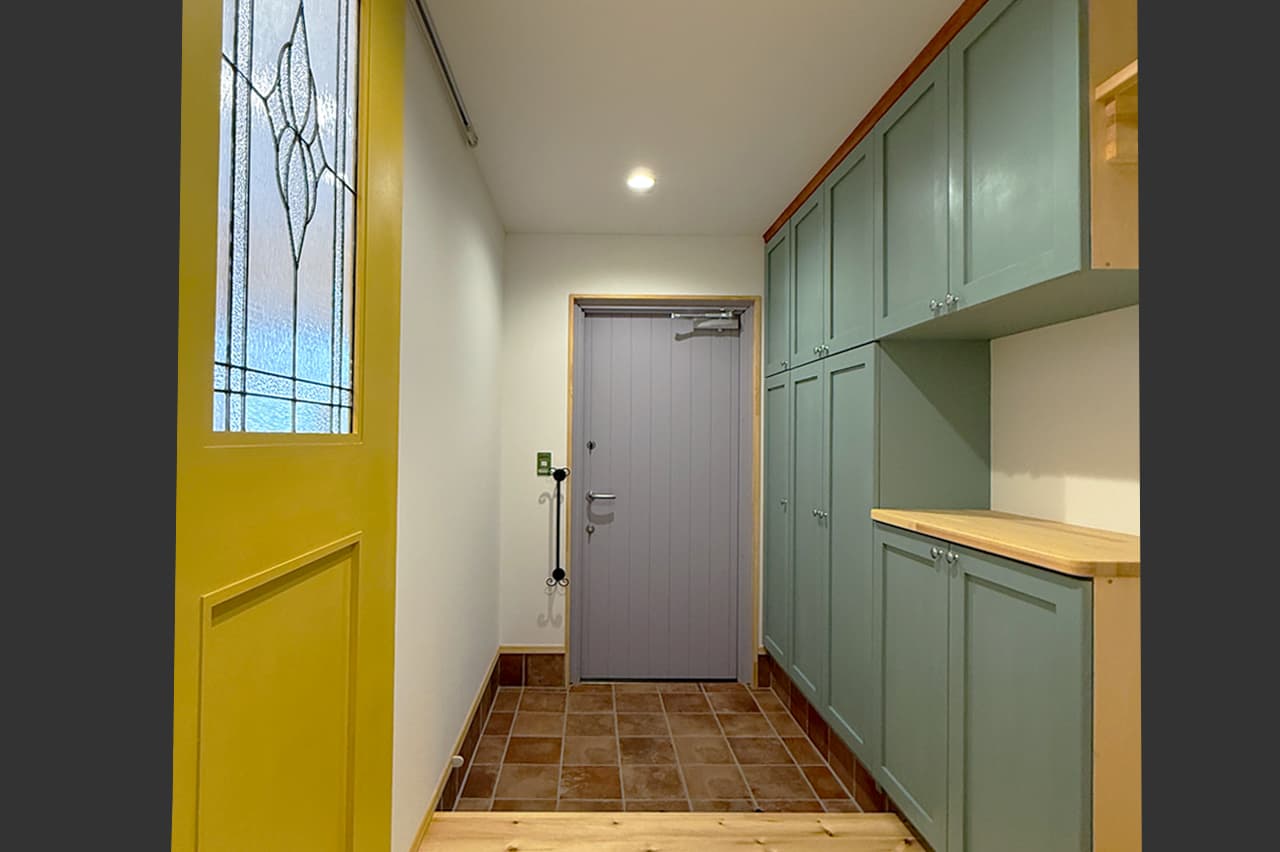 玄関 ｜ 朝陽の家 | emoie「エモイエ」