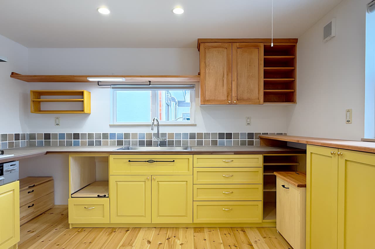 キッチン ｜ 朝陽の家 | emoie「エモイエ」