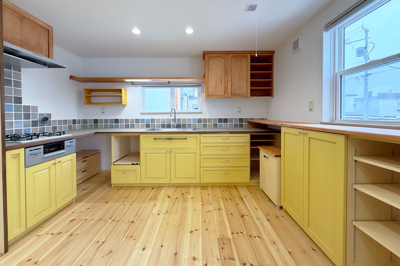 キッチン ｜ 朝陽の家 | emoie「エモイエ」