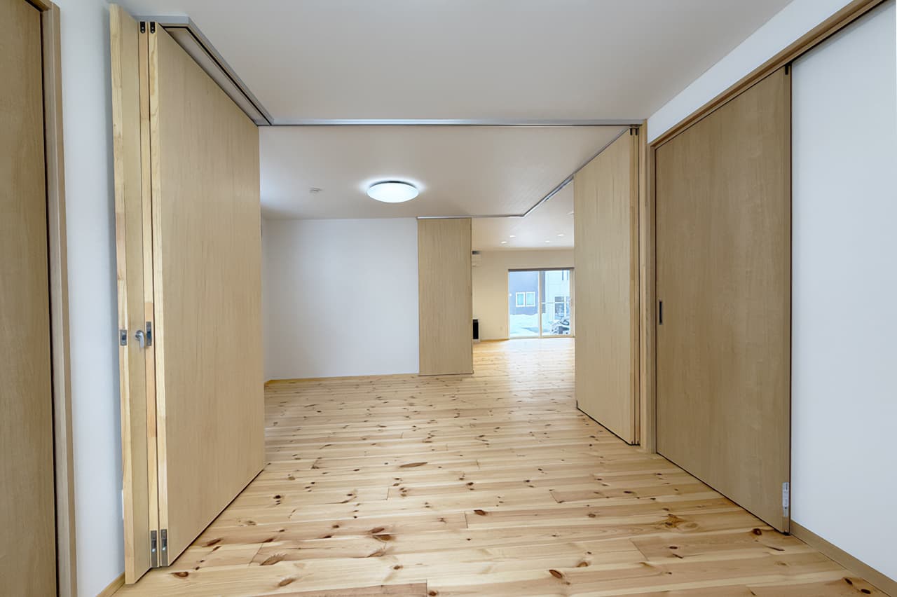 洋室6帖･4.5帖｜ 朝陽の家 | emoie「エモイエ」