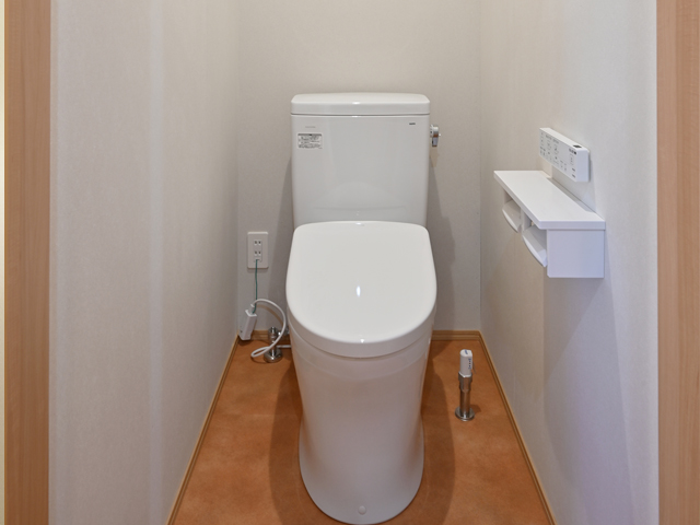タンクレスよりも、低水圧でも使えるトイレを採用。｜北見市の新築分譲住宅｜エモイエ
